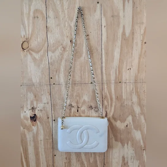 Chanel Leather Crossbody Bag Women 7x10 White Gold - Picture 2 of 15